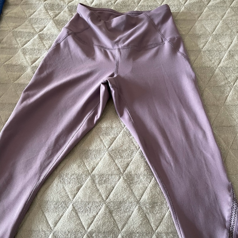 Light purple Capri yoga pants, never worn